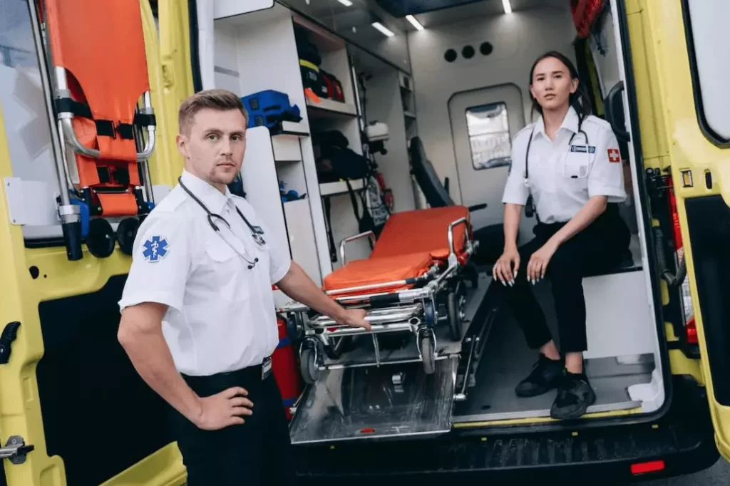 Valor de ambulância UTI móvel: quanto custa? 1 ambulancia uti móvel valor